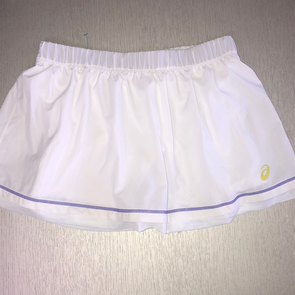 New Easics skirt with shorts tennis size M